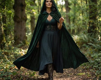 Samtumhang mit Kapuze, langer Umhang mit Kapuze, Grün, Rot, Burgunderrot, Schwarz, Mittelalterliches Cosplay-Kostüm für Halloween, Hexenhochzeiten, Damen und Herren