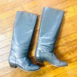 ITALIAN VARESE 1980’s 80s Vintage Retro Boho Grey Gray Leather Knee High Smooth Round Toe Heeled Fall Winter Riding Boots Shoes 7 37