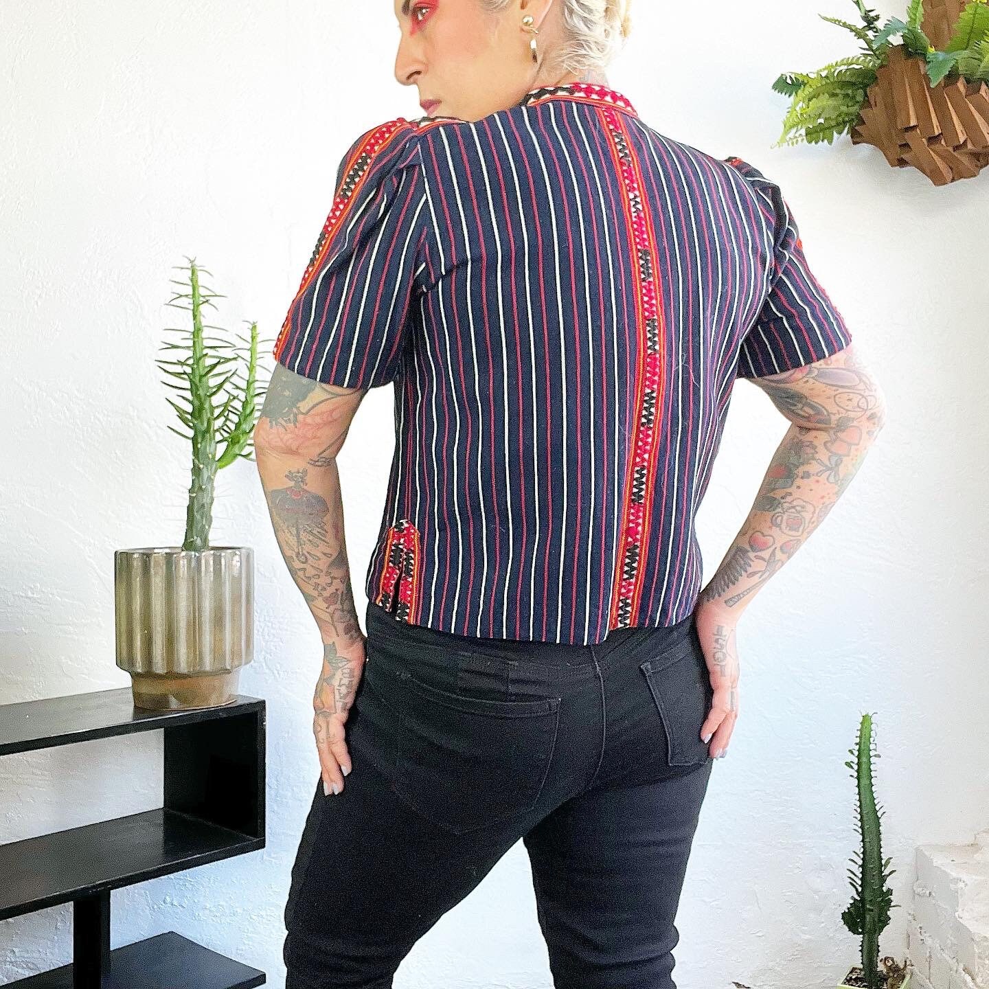 EMBROIDERED & PINSTRIPED 70's 70s Vintage Navy Blue Red EMBROIDERED & PINSTRIPED 70's 70s Vintage Navy Blue Red