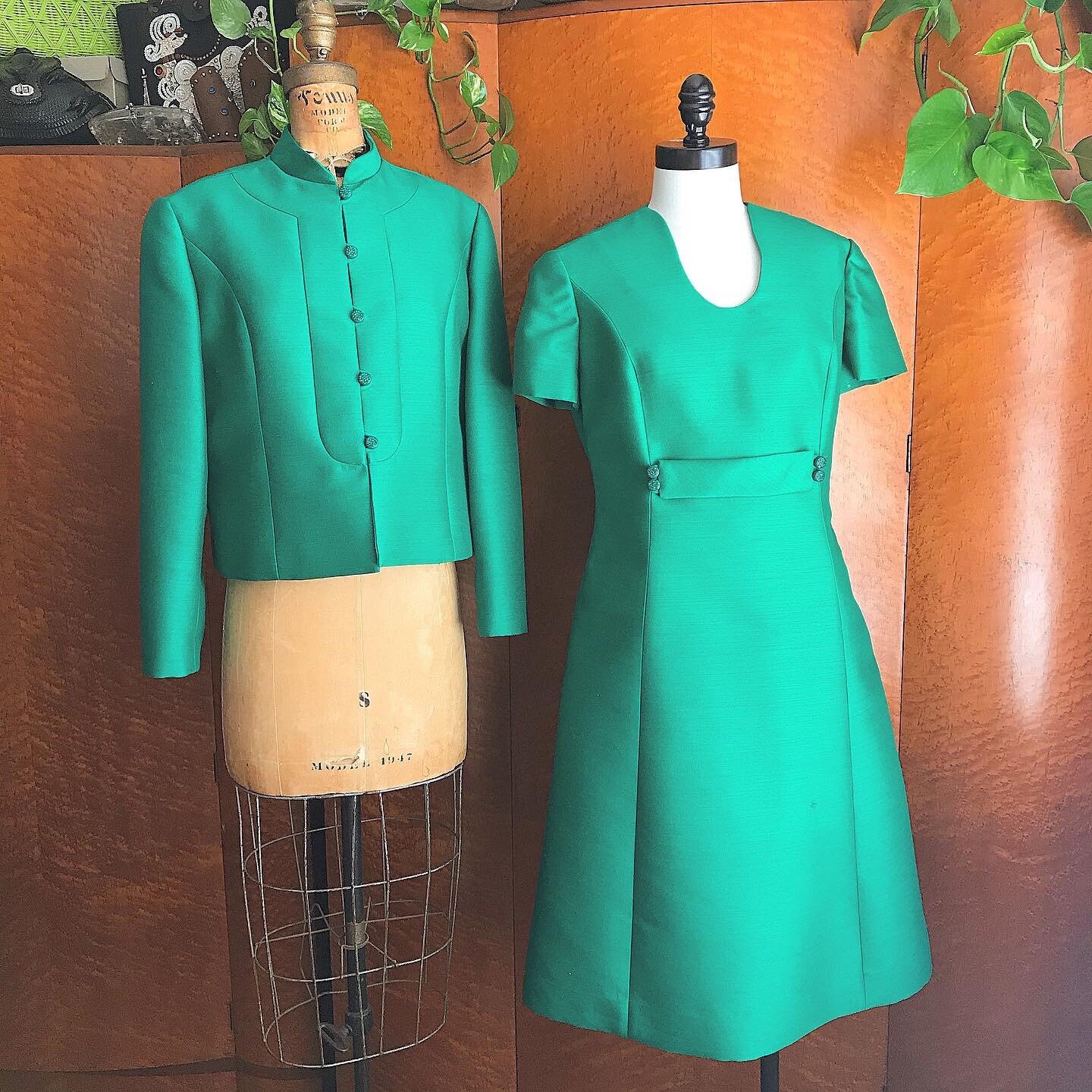 EMERALD GREEN SILK 1960's 60s Vintage Ultra Mod Midi Shift Twiggy