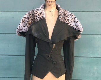 MADE IN FRANCE Tramway 1990er Vintage 1990er Jahre Faux Leopard Capelet Grüne Wolljacke M