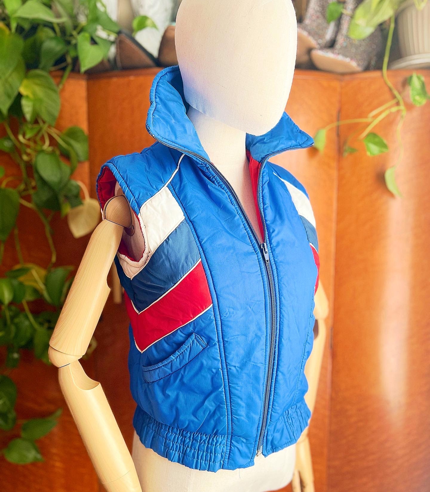 PUFFER Vest 1970's 70s Retro Outdoor Ski Chevron Striped Piped Red