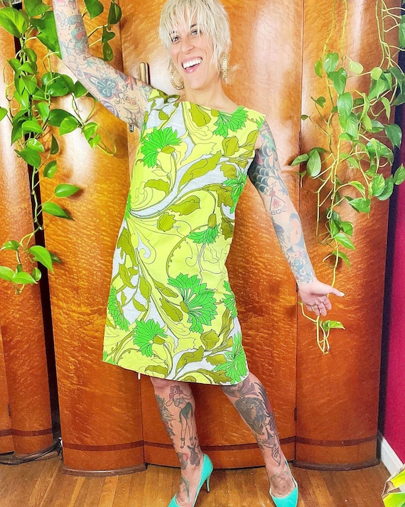 CHARTREUSE GREEN TEXTURED Cotton Floral Aloha Tiki Striped 1960's 60s Vintage Go Go Mod Twiggy Style Shift Scooter Sheath Dress Sundress M L