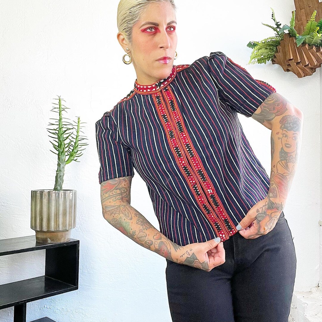 EMBROIDERED & PINSTRIPED 70's 70s Vintage Navy Blue Red EMBROIDERED & PINSTRIPED 70's 70s Vintage Navy Blue Red