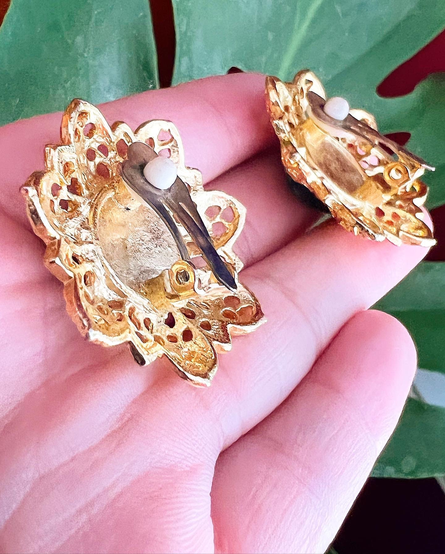 GOLD FILIGREE EMERALD Green 1980's 80s Vintage 1950's 50s GOLD FILIGREE EMERALD Green 1980's 80s Vintage 1950's 50s