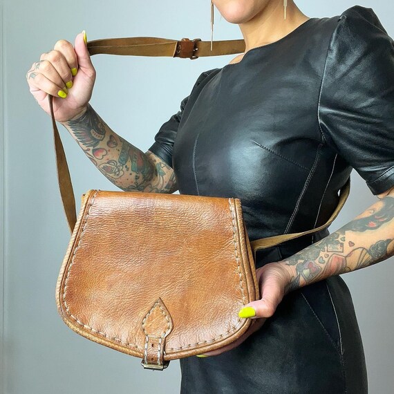 FATTO A MANO in pelle marrone tabacco anni '70 unisex con fibbia - Main Image