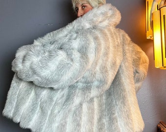 FAUX Striped SILVER FOX 1970’s 70s Vintage 1980’s 80s Grey Gray White Fake Fur Furry Cocktail Party Evening Ultra Shaggy Glam Car Coat M L