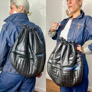 Bandolera bohemia de piel de serpiente de gran tamaño y cuero negro acolchado de los años 80 y 80 de los años 80 y 80 de los años 80, estilo vintage, morada y azul