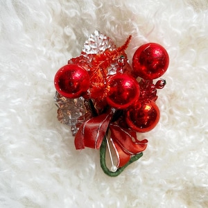 CHRISTMAS HOLIDAY Red Ball Tree ORNAMENTS 1950’s 50s Vintage Handmade Tinsel Ribbon Gift Topper Hostess Party Corsage Brooch Boutonnière Pin