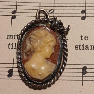 Vintage Celluloid Cameo Pendent