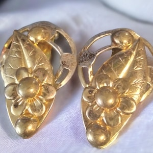 Vintage Pair of Gold Flower Dress Clips