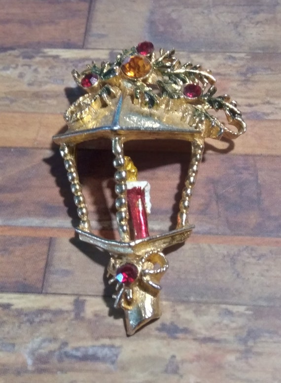 Vintage Christmas Lamp Brooch Pin