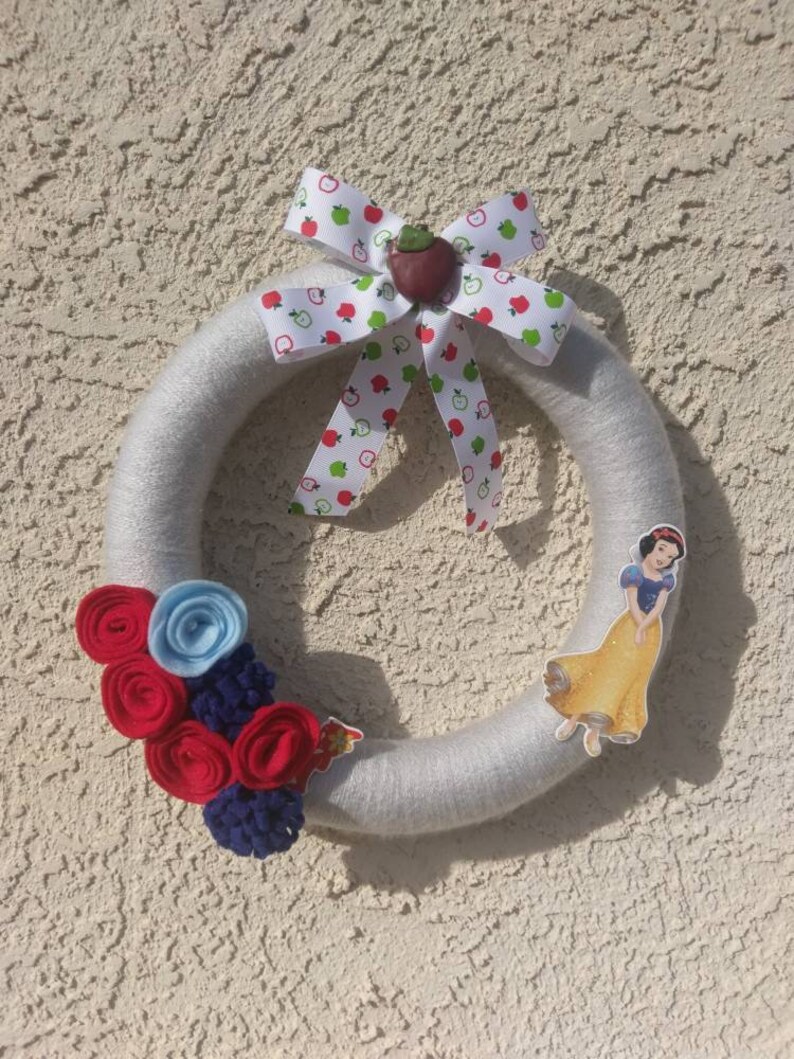 Snow White Wreath