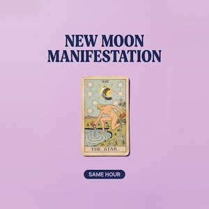 Pode incluir: Uma carta de tarô intitulada The Star apresentando uma figura derramando água de dois jarros, com um pingente de lua crescente prateada sobre a estrela central. O texto NEW MOON MANIFESTATION e SAME HOUR aparece em azul escuro num fundo roxo claro.
