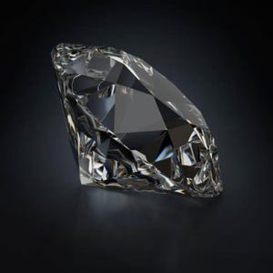 Könnte beinhalten: Ein klarer, facettierter Diamant im Brillantschliff mit scharfen geometrischen Winkeln und reflektierenden Oberflächen, die kontrastreiche Licht- und Schattenmuster innerhalb der kristallinen Struktur erzeugen.