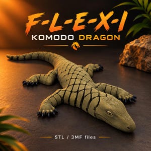Puede incluir: Una figura articulada de dragón de Komodo de color verde oliva con cuerpo segmentado y garras negras. El texto F-L-E-X-I KOMODO DRAGON y STL / 3MF files aparece en naranja y blanco sobre un fondo oscuro con un pequeño icono de dragón.