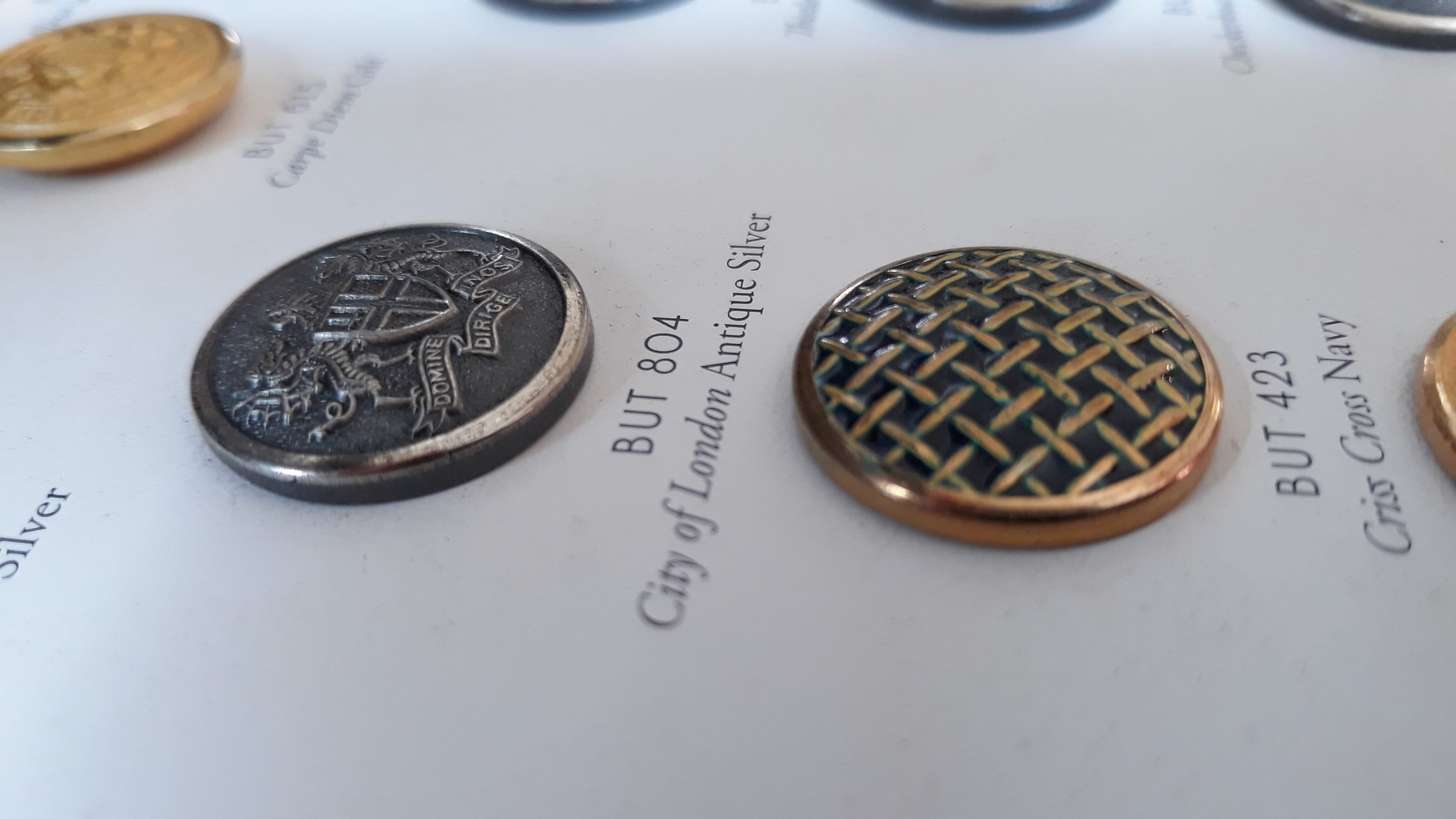 9 Ct Gold CRISS CROSS Holland & Sherry Blazer Buttons Navy