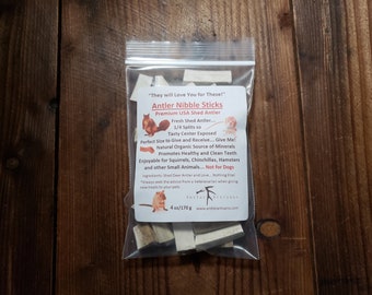 Palitos masticables de asta, golosinas para ardillas, petauros del azúcar, hámsteres, chinchillas, ratas y cobayas. Comedero para animales. NO apto para perros. Elaborado por Antler Artisans.