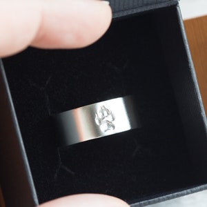 Echter 3D Pfotenabdruck Ring, personalisiert, Hund Pfote Ring, Hund Andenken, breiter Ring, Pfotenabdruck personalisiert, Hundepfote Bild 3