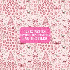Peut inclure: Un motif répétitif sans couture avec des taches de léopard roses, des sapins de Noël, des nœuds et des colliers de perles sur fond rose clair. Un rectangle rose central affiche le texte 12x12 INCHES SEAMLESS REPEAT PATTERN PNG JPG FILES.