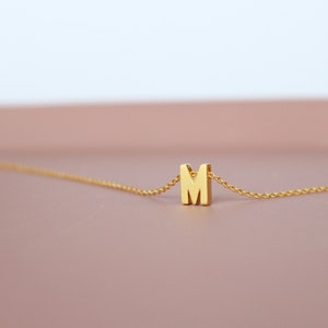 Collar con inicial personalizado – Colgante con letra en oro y plata – Joyas con monograma personalizado – Collar con dije del alfabeto – Regalo para ella