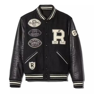 Zwarte varsity-jas, polo-stijl letterman-jas, baseball bomber met leren mouwen, jas met geborduurde patches, unisex streetwear