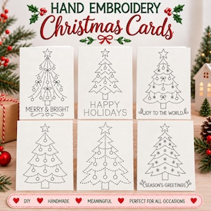 Può includere: Sei biglietti d'auguri bianchi con motivi ricamati a linee tratteggiate nere raffiguranti alberi di Natale. I biglietti riportano le scritte: MERRY & BRIGHT, HAPPY HOLIDAYS, JOY TO THE WORLD e SEASON'S GREETINGS. L'intestazione recita HAND EMBROIDERY Christmas Cards.