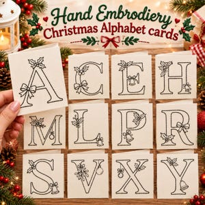 Könnte beinhalten: Eine Sammlung weißer Klappkarten mit schwarzen Strichzeichnungen von Buchstaben, die mit Weihnachtsmotiven wie Stechpalmen, Glocken und Schleifen verziert sind. Der Text Hand Embroidery Christmas Alphabet cards steht oben im Bild.