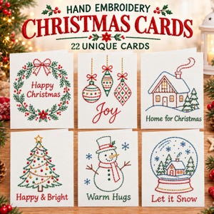 Puede incluir: Una colección de 22 tarjetas de Navidad bordadas a mano con diseños festivos que incluyen una corona, adornos, una casa, un árbol, un muñeco de nieve y una bola de nieve. Cada tarjeta blanca muestra patrones cosidos y texto festivo.