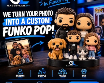 May include: A custom Funko Pop style figurine set featuring two adults, two children, a golden retriever, and a cat on a black circular base with the text GADJETLAB.PT. A square photo shows the original family and pets as a reference.