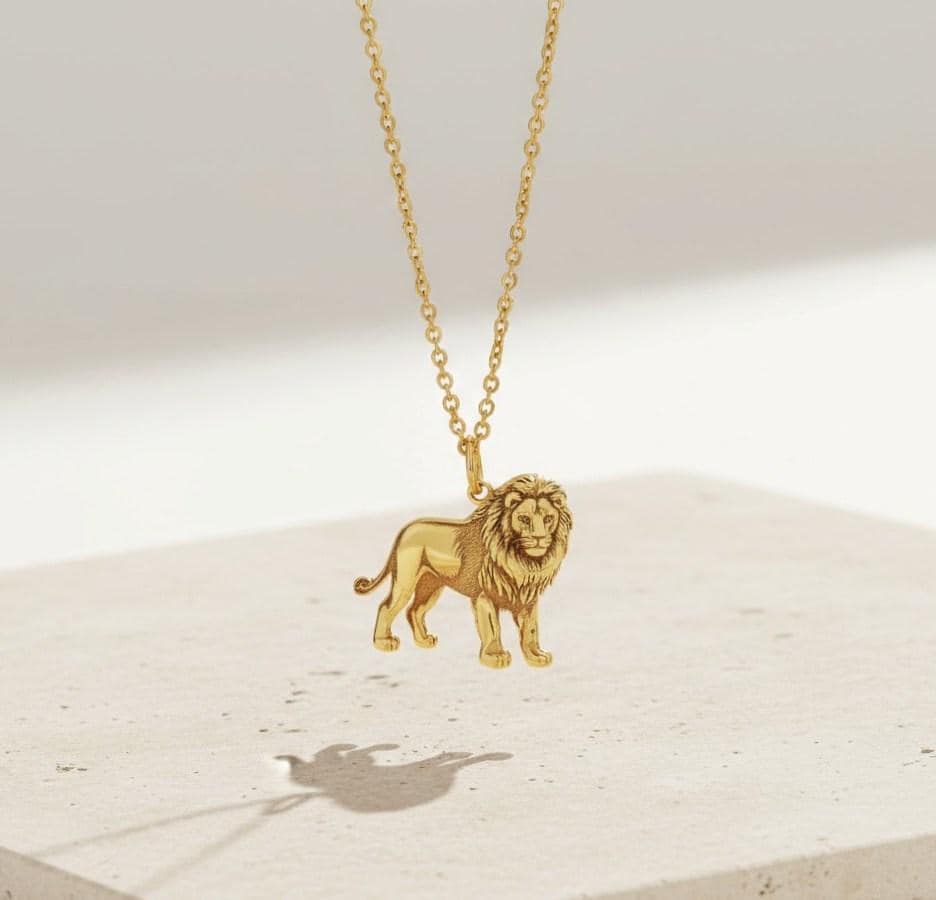 Pendentif Tête De Lion Doré - Dimensions 7.5 X 8.5 Cm - Neuf Avec étiquettes
