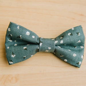 Green Floral Boy&#39;s Bow Tie