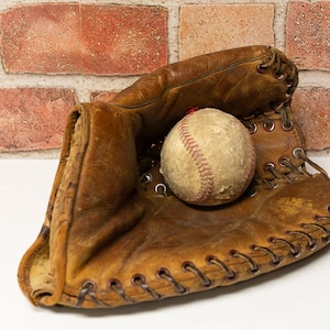 Vintage Baseball Mitt Glove RHT First Base Infielder Sports Decor