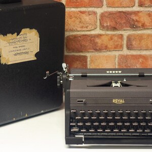 Vintage Working Royal ARROW Portable Typewriter Working Ribbon Metal Spools Coffee Shop Decor Vintage Aesthetics Period Prop Original Case