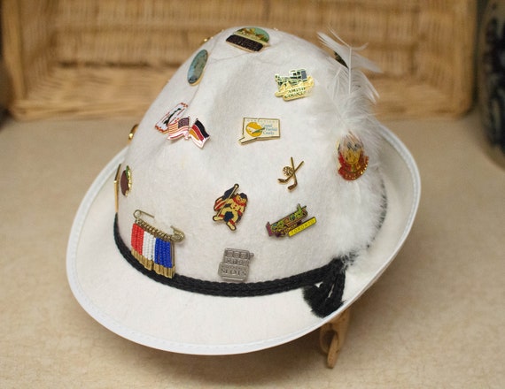 Fun Funky Kitschy Vintage Feathered Felt German Alpine Hat  display picture 1