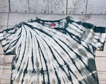 WOMANS tee sage green tee LARGE free shipping