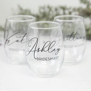 Script Personalized Wine Glasses, Bridesmaid Gifts, Custom Bridesmaid Glass, Bridal Party Gifts, Wedding Toast,Wedding Morning,Engraved