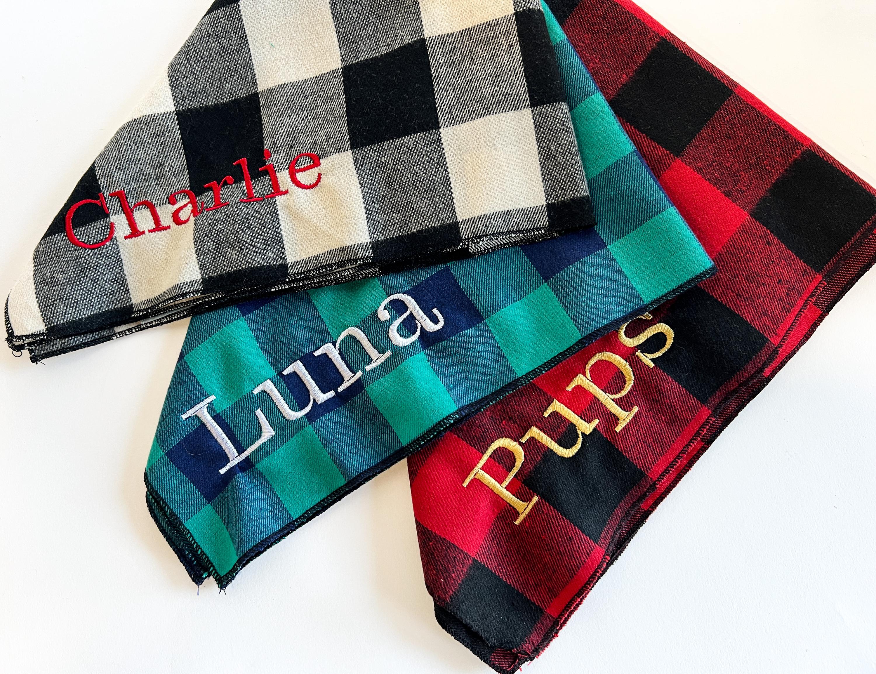 Personalisiertes Hunde-Bandana Mit Besticktem Namen – Kariertes Halstuch Mit Quasten Für Kleine & Mittlere Hunde