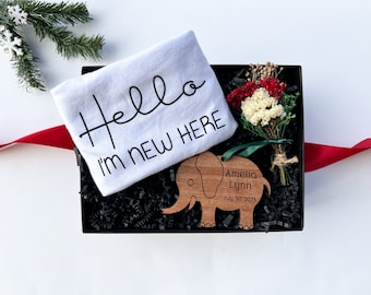 I'm New Here Holiday Gift, Christmas Gift, New Mom, Baby's First Christmas, Name Reveal, Wooden Elephant, Personalized Baby, Newborn, Onesie