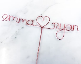 Gepersonaliseerde draadtaarttopper: aangepaste naam bruiloftsdecoratie
