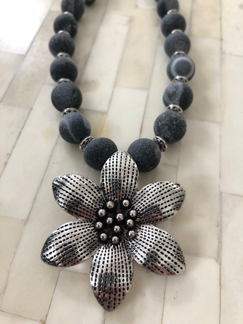 Black Daisy Stone Necklace