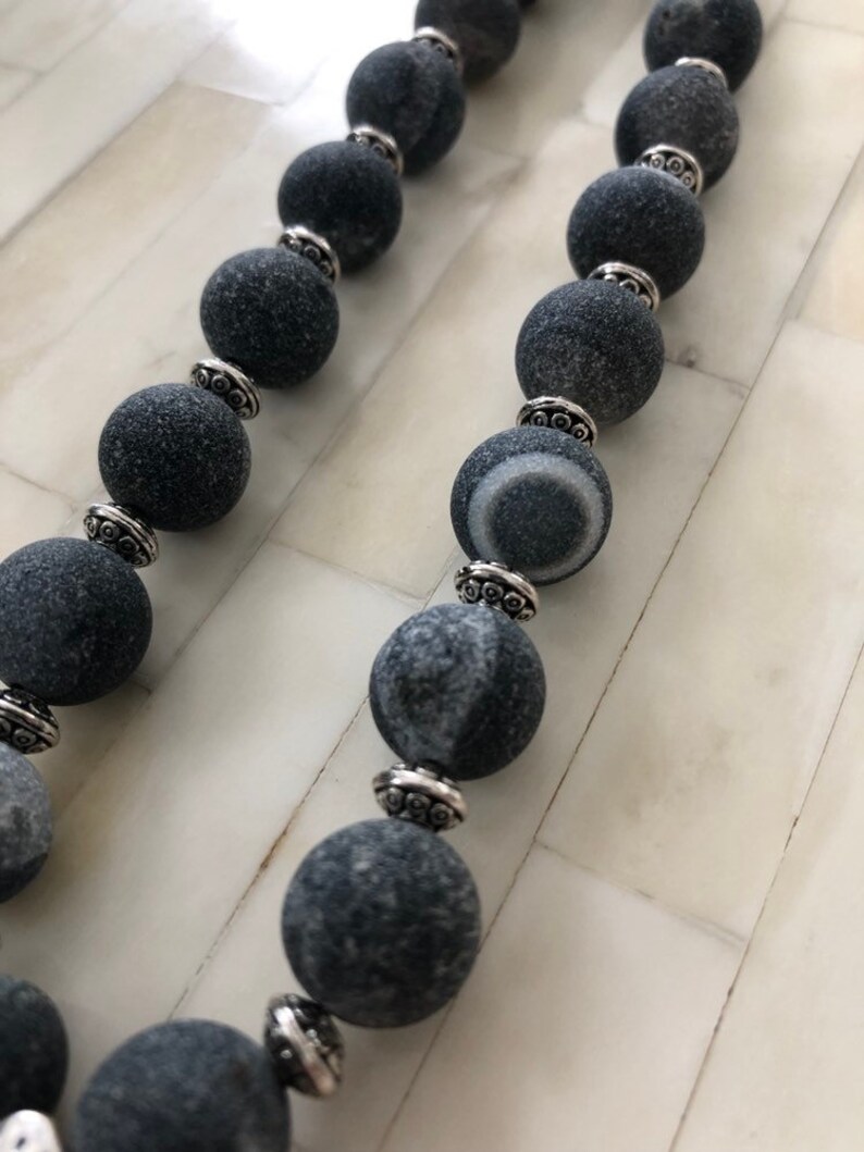 Black Daisy Stone Necklace
