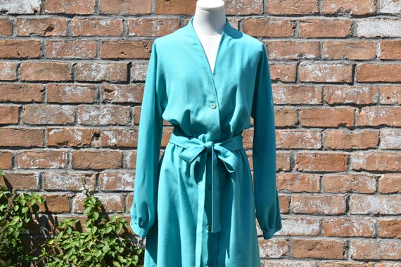 Halston, Vintage 1980s Halston III Turquoise Cotton Slub Linen Look Rayon Shirt Dress, Collarless Button Front Blouson Elastic Waist Sash Midi Dress