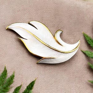 Vintage JJ Jonette Jewelry White Enamel & Gold Tone Fern Leaf Brooch Pin