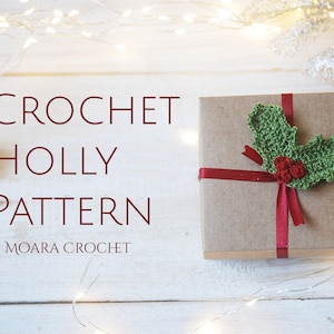 Crochet Holly Pattern - Perfect for Christmas tree decorations. Full writtten photo tutorial.
