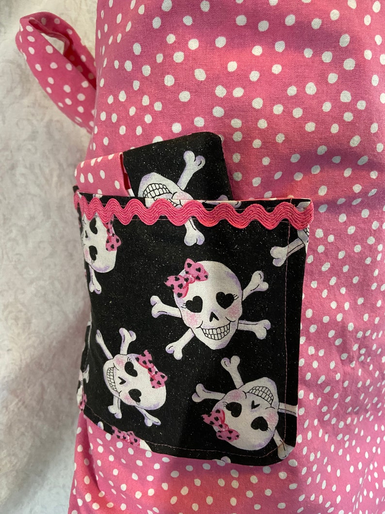 Reversible Apron in Sparkly Skulls with Sassy Pink Bows, and Pink Polka Dots. Hot and Sweet for those wild nights in the kitchen... image 6