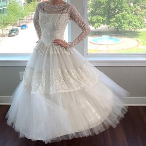 The Shirley - Vintage 1950s 1960s MCM White Tulle + Lace