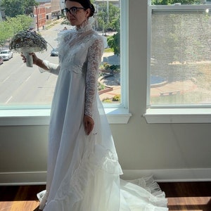 the Leslie - Vintage 1970s Bridal Originals White Boho Cottagecore Wedding Dress  Bridal Gown w/ Lace Ruffles Small Bust 36.5&quot; Waist 27&quot;