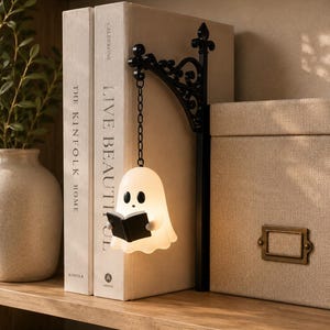 Lampka do czytania Ghost Lantern Book Nook, lampka na Halloween, miniaturowa lampa LED na półkę, dekoracja półki w stylu gotyckim, prezent do czytania Dark Academia