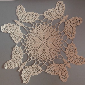 Mariposas Beige Crudo Crochet Tapete, Encaje Decoración de mesa rústica, Centro de mesa cuadrado Vintage